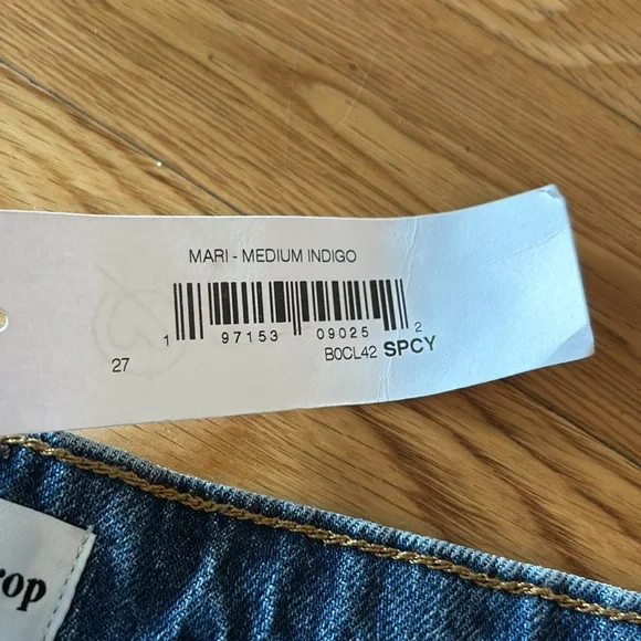 Women’s NEW w tags on… The Drop” Mari Long relaxed denim short. - Picture 5 of 6